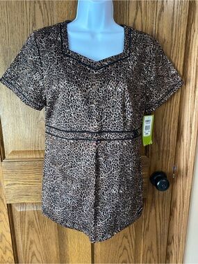 Landau Leopard Print Short Sleeve Scub Top in Brown and Black